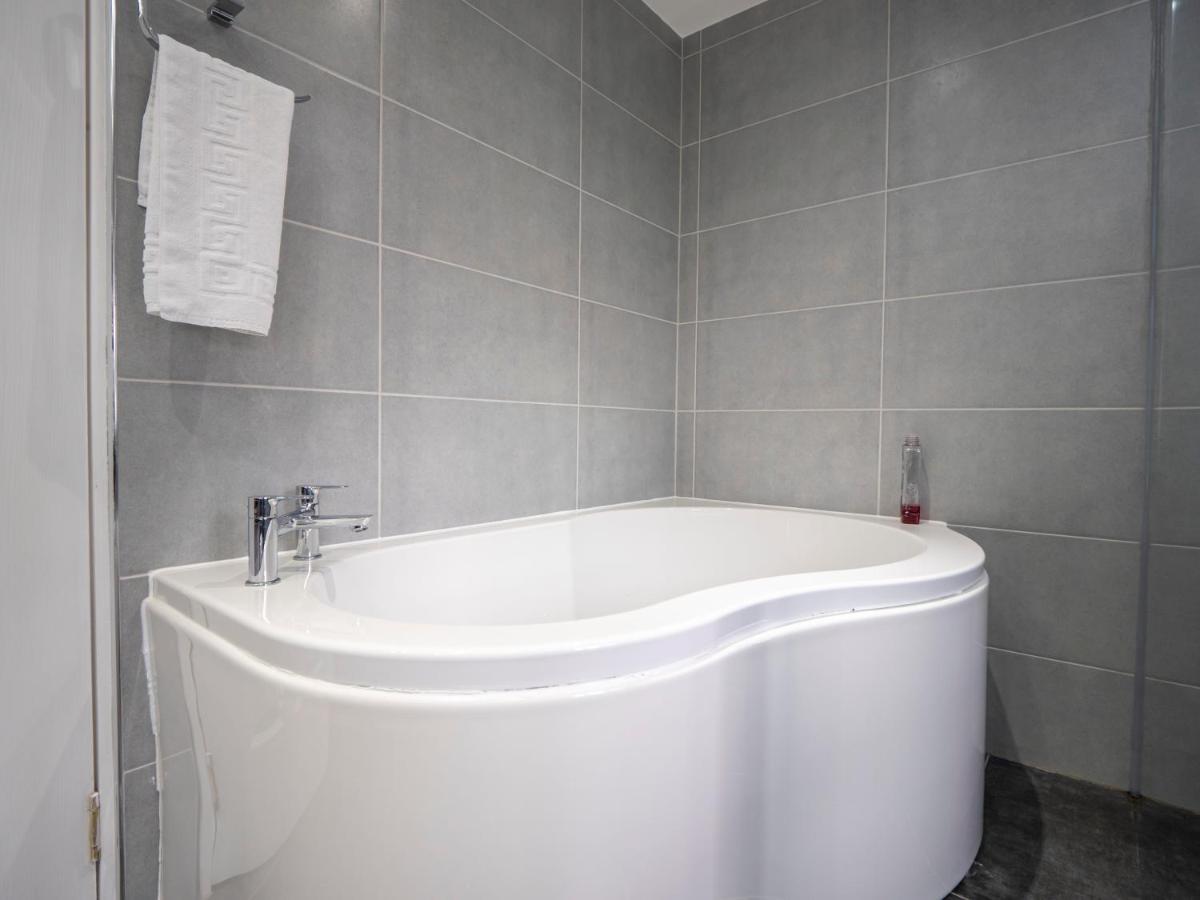 Blackbull Hotel Tarbolton Екстериор снимка